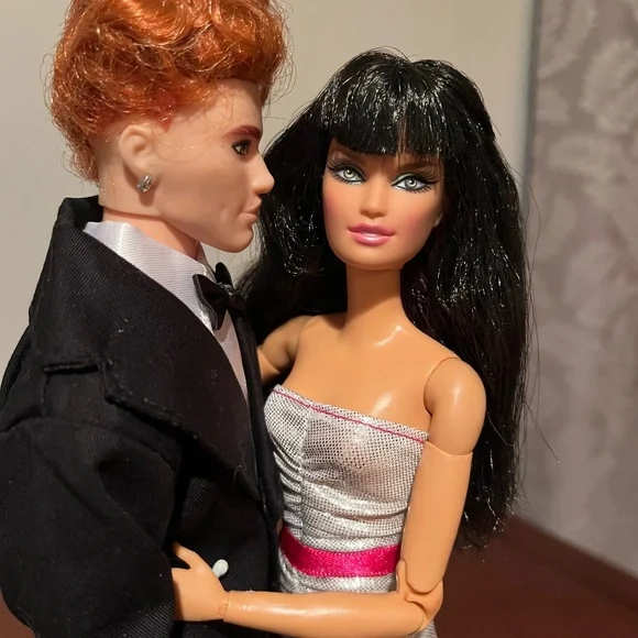 Barbie Doll HTF 2008 Top Model Hair Wear Teresa, Mattel - Picture 2 of 10